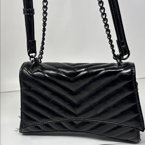 Forever 21 Quilted Crossbody Bag with Chain Strap 
Small black rigid - Picture 1 of 8